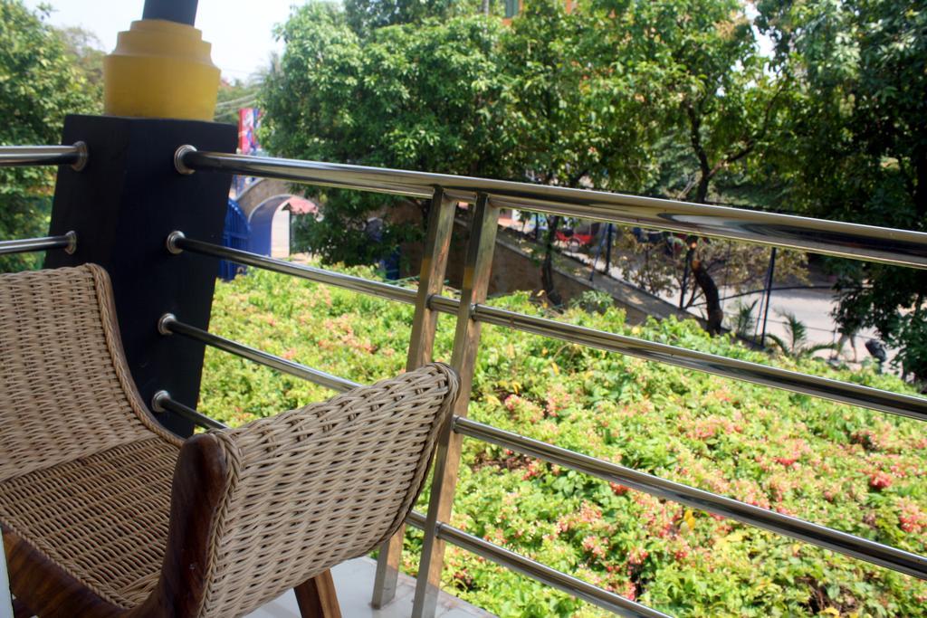 The Magic Sponge Hostel Kampot Exterior photo