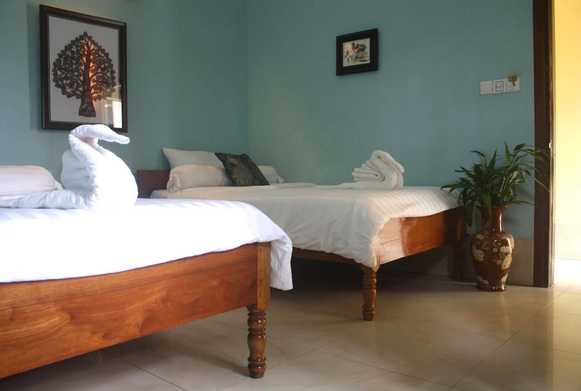 The Magic Sponge Hostel Kampot Exterior photo